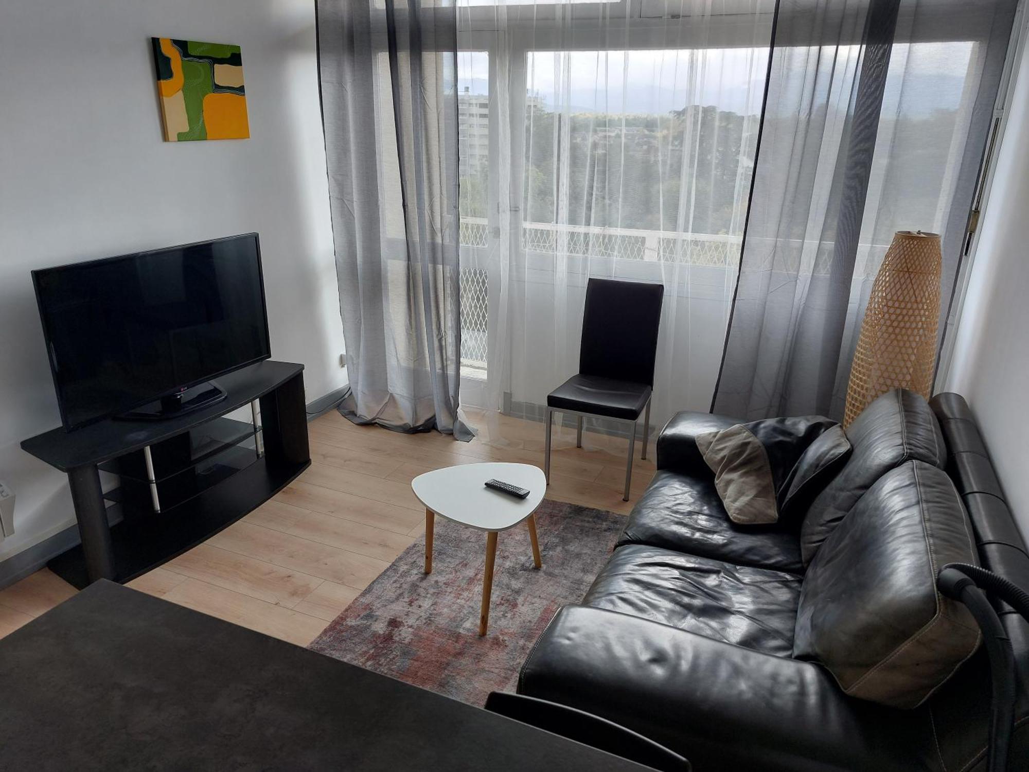 Le Voltaire - T2 Neuf Face Pyrenees Apartment Tarbes Ngoại thất bức ảnh