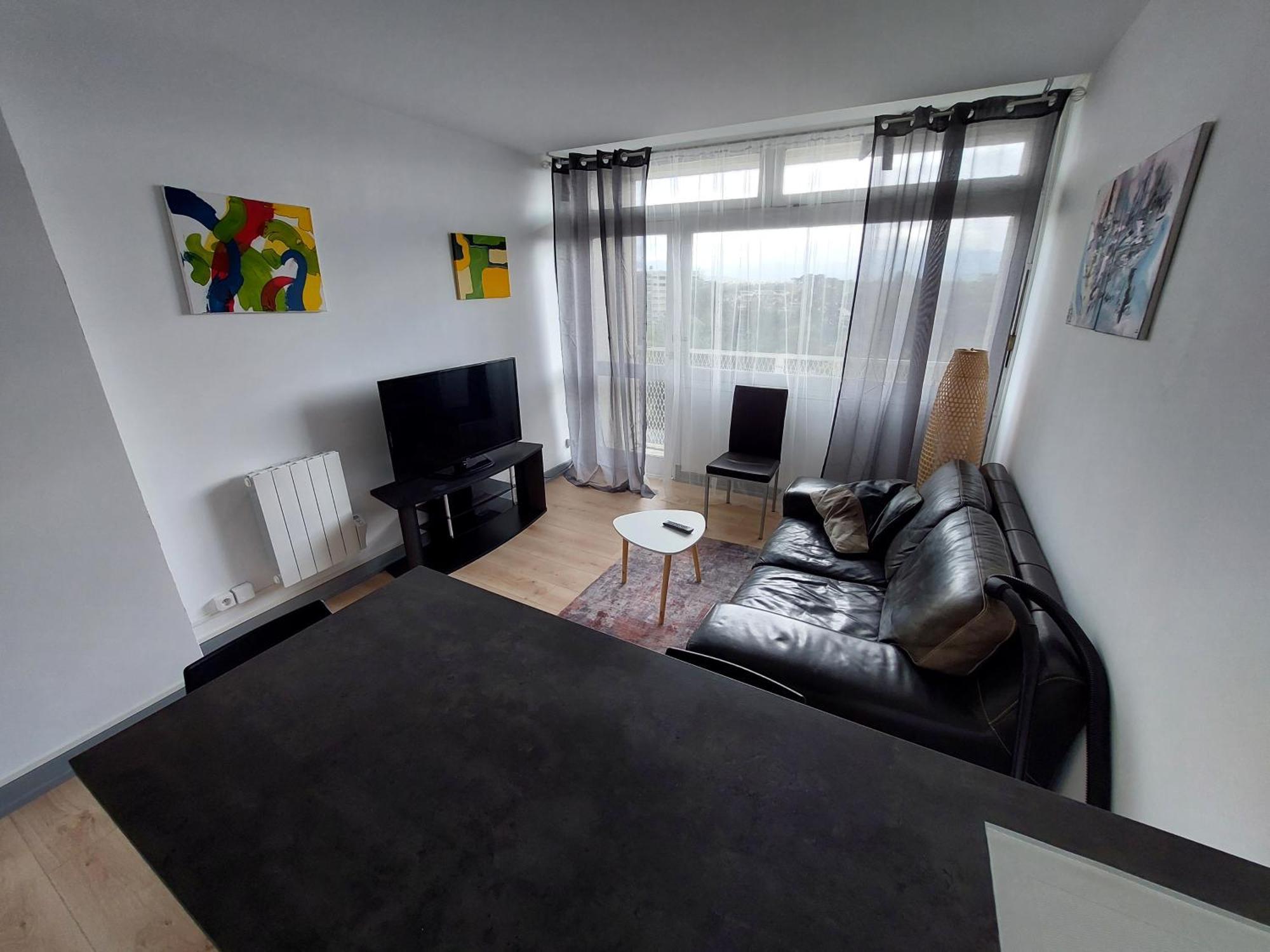 Le Voltaire - T2 Neuf Face Pyrenees Apartment Tarbes Ngoại thất bức ảnh
